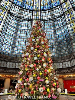 パリ・プランタンデパートのクリスマスツリー みゅうパリブログ